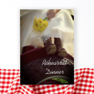 Braut auf Traktor Farm Hochzeit Probe Dinner Einladung