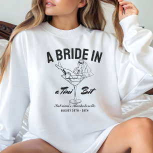 Braut in einem kleinen Martini-Junggesellinnenabsc Sweatshirt