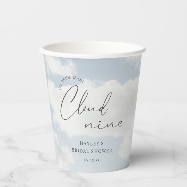 Braut ist auf Cloud Nine Brautparty Pappbecher (Vorderseite)