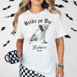 Braut oder Die Tode Party wir Bachelorette T-Shirt<br><div class="desc">Machen Sie sich bereit, um den Kopf auf Ihren Junggeselinnen-Abschied mit der Bride oder Die Til Death Do We Party Bachelorette T - Shirt. Dieses Shirt mit einer atemberaubenden Skeletthand und einem Martini verkörpert perfekt das spielerische, aber edgy Ambiente einer gotischen Hochzeit oder Halloween-Feier. Es ist die ultimative Mischung aus...</div>