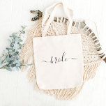 Braut Schwarz-weiße Hochzeit Tragetasche<br><div class="desc">Moderne Bride Tote Tasche mit einfachem Text "Braut" in schönen Schrift Typografie gedruckt auf der Vorderseite. Niedliche und einfache Taschen in einem schicken schwarzen Skript. Macht ein großartiges Brautparty,  Junggeselinnen-Abschied oder Hochzeitsgeschenk für die Zukunft Frau!</div>