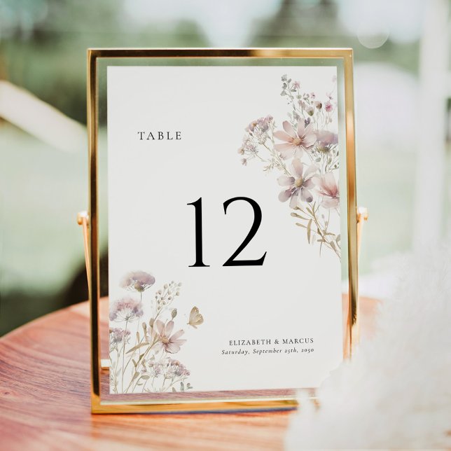 Braut-Tischnummer mit wilden Blumen im Boho-Stil (Blush wildflower boho wedding table number with soft floral design and elegant typography)