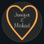 Braut und Bräutigam (anpassbar) Runder Aufkleber<br><div class="desc">Ein großartiger Aufkleber für einen Polterabend,  eine Verlobungsfeier oder ein Geschenk.</div>