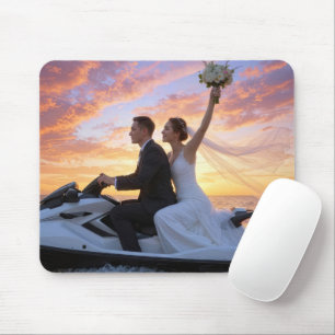 Braut und Bräutigam auf einem Jet-Ski Mousepad