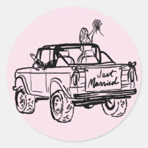 Braut und Bräutigam in einem nur verheirateten SUV