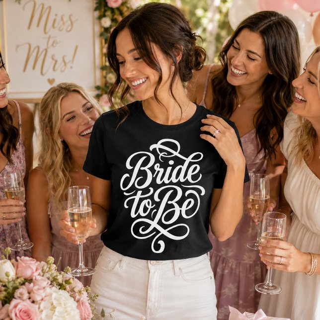 Braut vor der Hochzeit Brautparty oder Probe T-Shirt (Von Creator hochgeladen)