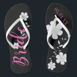 Braut Weiße Blüte Flip Flops<br><div class="desc">Flip Flops für die Braut! Hübsche weiße Blume mit ihren individuellen Hochzeitstermin Flip Flops sind ein Muss für die Braut. Fügen Sie das Hochzeitsdatum hinzu!</div>