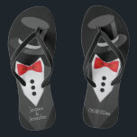 Bräutigam-Smokings-Gewohnheit Flip Flops<br><div class="desc">Bräutigam Tuxedo drehen Reinfälle um! Personifizieren Sie und addieren Sie die Braut- und Bräutigamnamen. Das Hochzeitsdatum,  auch. Braut drehen Reinfälle sind auch verfügbar um.</div>