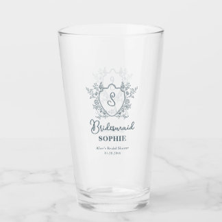 Brautjungfer im Vintage-Blumenkranz Glas