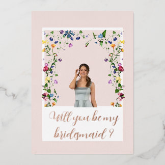 Brautjungfer mit rosa Wildblume Folieneinladung