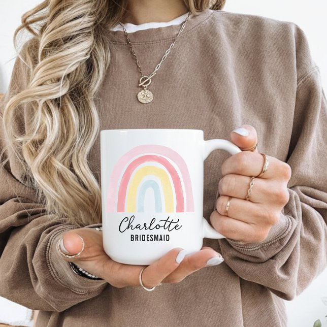 Brautjungfer | Regenbogen-Junggesellinnenabschied- Kaffeetasse (Personalized Rainbow Bridesmaid Mug, Custom Bridal Party Gift, Bachelorette & Engagement Coffee Cup,)
