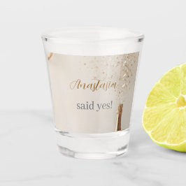 Brautjunggesellinnenparty-Schnapsglas mit individu Schnapsglas