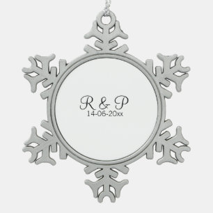 Brautpaarname Monogramm Datum Jahr Hochzeit Romant Schneeflocken Zinn-Ornament