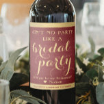 Brautparty Bridesmaid Vorschlag Burgund und Gold Weinetikett<br><div class="desc">Holen Sie sich die Hochzeitsfeier im Stil mit eleganten Bordeaux und Gold Brautjungfrau Vorschlag Weinflaschen Etiketten. Da sie in Sets von sechs Jahren kommen, ist es eine Idee, jedem einen anderen personalisierten Namen hinzuzufügen, das Schreiben mit einem goldenen Tintenstift zu handhaben. Der gesamte Text ist einfach anzupassen oder zu löschen,...</div>