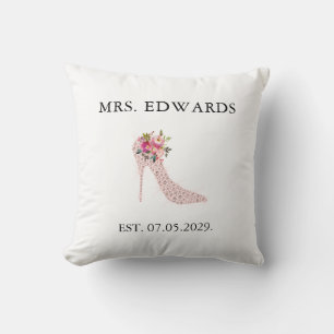 Brautparty mit rosa High Heels Kissen