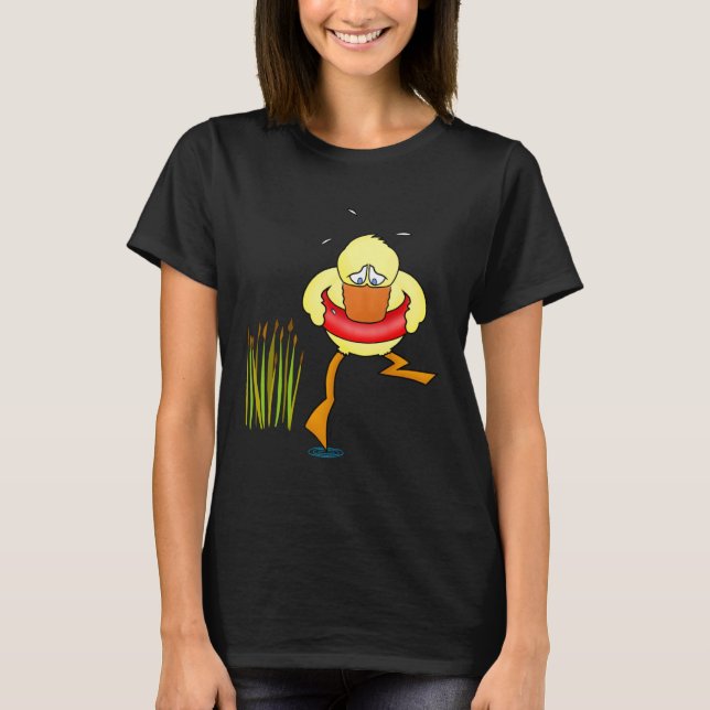 Braving the waters cute and  duck bird swimming le T-Shirt (Vorderseite)