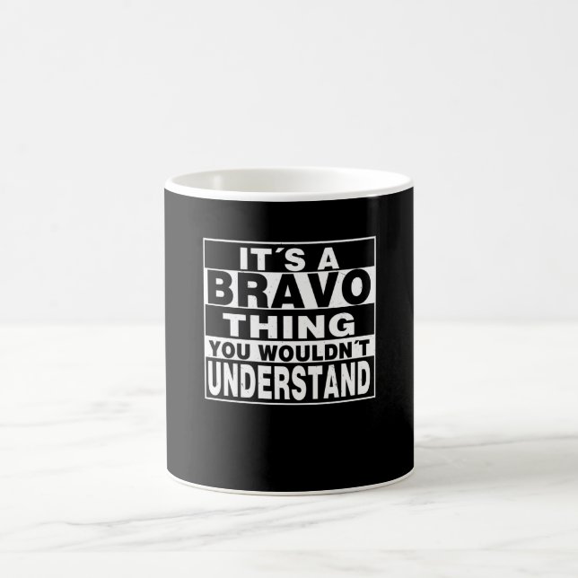 BRAVO-Nachname Personalisiertes Geschenk Kaffeetasse (Mittel)