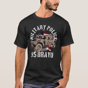 Bravofahrzeug der Militärpolizei-95 T-Shirt