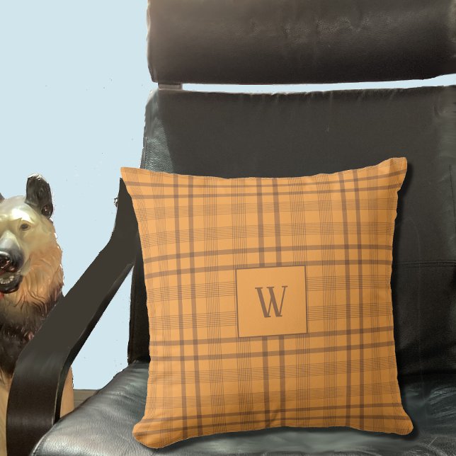 Brawn Ochre Tartan Muster Monogram Throw Pillow Kissen (Ochre and brown Tartan pattern pillow with monogram . Also available in an orange color . 
)
