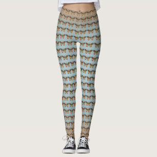 Brawn Orange Monarch Butterfliegen auf hellblauen  Leggings
