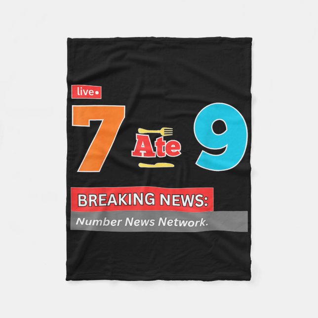 Breaking News 7 Ate 9 Math Joke Funny 67 Meme Hall Fleecedecke (Vorderseite)