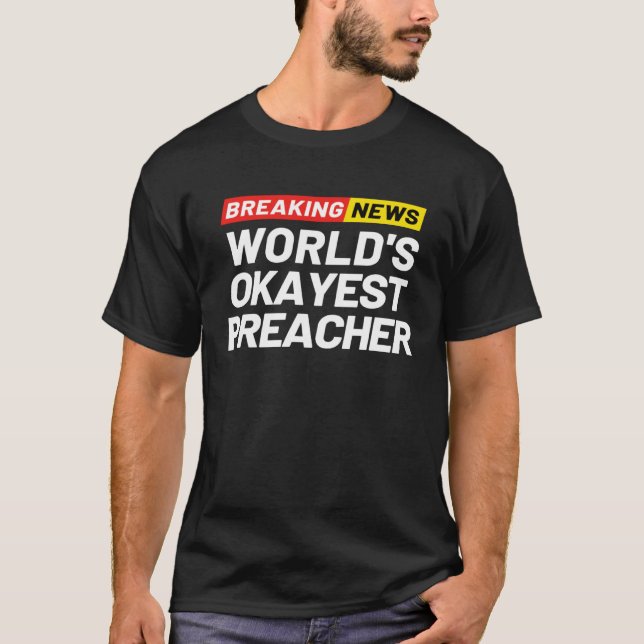 Breaking News World s Okayest Preacher Meaning Pre T-Shirt (Vorderseite)