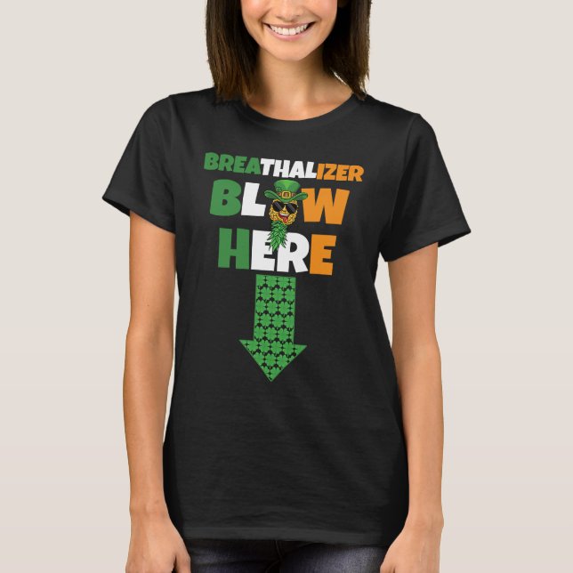 Breathalizer Blow Here St Patricks Day Pineapple S T-Shirt (Vorderseite)