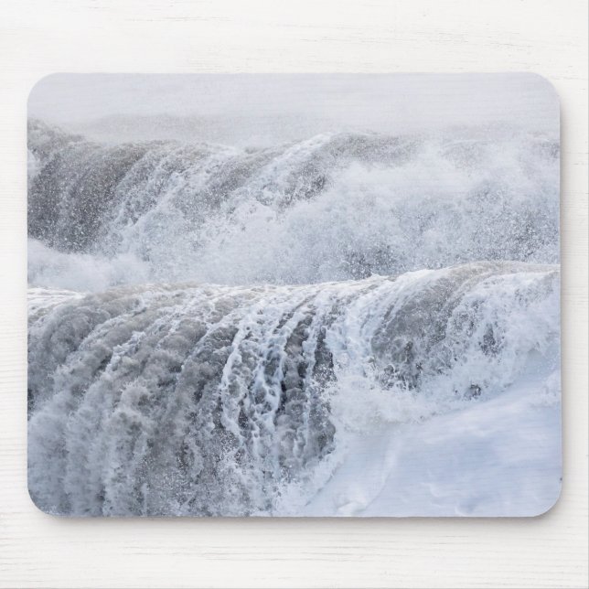 Brechende Wellen im Winter Mousepad (Vorne)