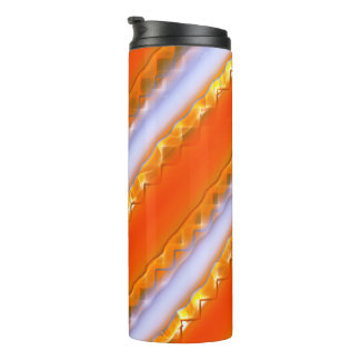 Breite Streifen in Eis auf gelblich-orangefarbenem Thermosbecher