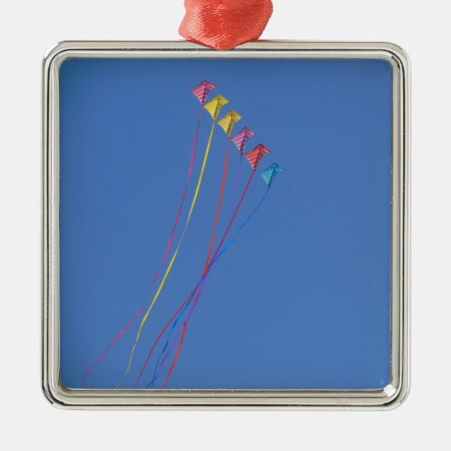 Bremsungs-Drachen-Fliegen im Himmel Silbernes Ornament (Vorne)