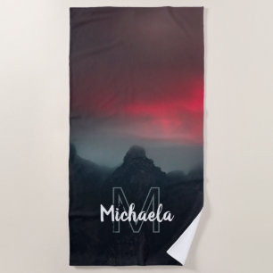 Brennen von Wolken, Nebel und Bergen - monogramm S Strandtuch