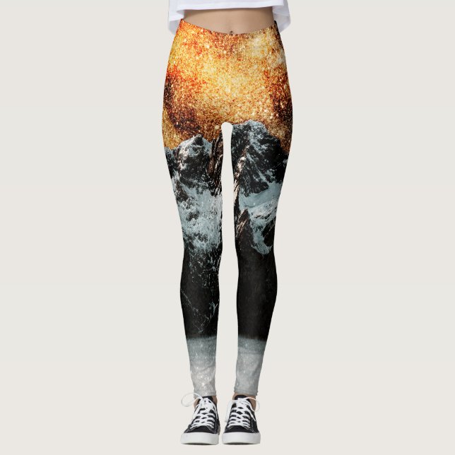 Brennende Galaxie über majestätischen Bergen Leggings (Vorderseite)