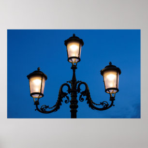 Brennende Lampe bei Nacht, Venedig Poster