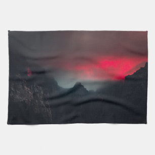 Brennende Wolken, Nebel und Berge Geschirrtuch