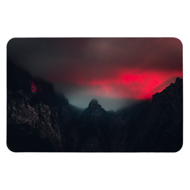 Brennende Wolken, Nebel und Berge Magnet (Horizontal)