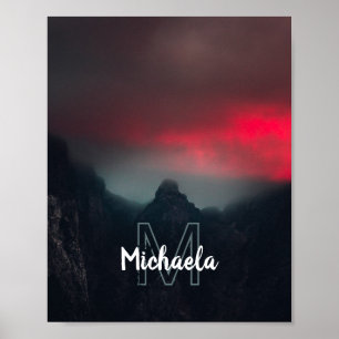 Brennende Wolken, Nebel und Berge Monogramm Poster