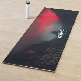Brennende Wolken, Nebel und Berge Monogramm Yogamatte