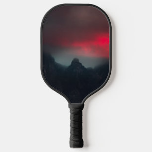Brennende Wolken, Nebel und Berge Pickleball Schläger