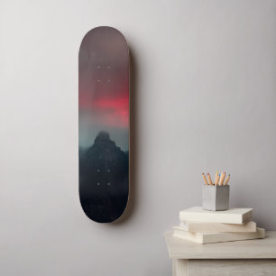Brennende Wolken, Nebel und Berge Skateboard