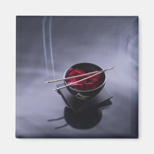 Brennender Weihrauch auf Schüssel Blumenblätter Magnet