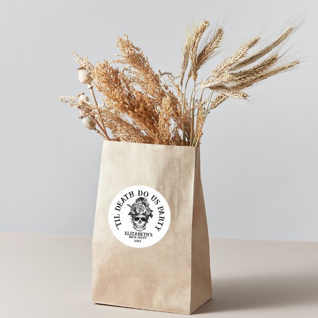 Bridal oder Die Junggeselinnen-Abschied Maßgeschne Runder Aufkleber (Von Creator hochgeladen)