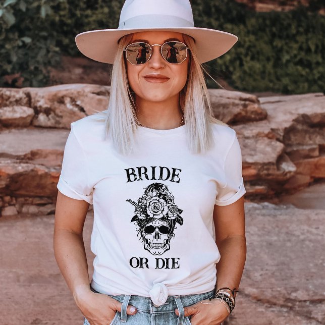 Bridal oder Die Junggeselinnen-Abschied Maßgeschne T-Shirt (Von Creator hochgeladen)