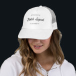 Bridal Squad Bridesmaid Womens Modern Minimalistis Truckerkappe<br><div class="desc">Womens Bridal Squad Bridesmaid Hochzeit Bachelorette Custom Script Text Name Elegant Modern Minimalistisch Template White Trucker Hat Cap.</div>