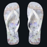 Bridal White Gold Pink Elegante Flip Flops<br><div class="desc">Hochzeitsgeschenk. Bridal elegante,  weiße goldfarbene Perlen lila Blumendesign Hochschuhe. Bequeme Typografie Sommerstrand drehe Sandalen für Braut. Text kann personalisiert sein. Bildrecht Marg Seregelyi Fotografie.</div>