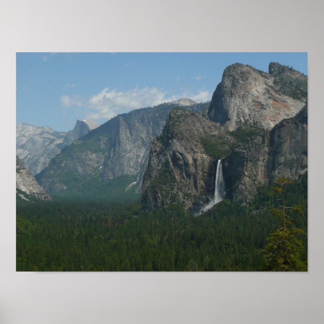 Bridalveil Falls und Halb Dome bei Yosemite Poster (Vorne)