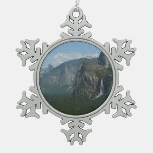 Bridalveil Falls und Half Dome im Yosemite Schneeflocken Zinn-Ornament