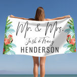 Bride and Groom, Mr. and Mrs Tropical Custom Strandtuch<br><div class="desc">Machen Sie eine Erklärung am Pool oder am Strand mit unserer großen Auswahl an niedlichen,  individuell anpassbaren Badetüchern. Wir haben elegante,  klassische und lustige Volldruckdesigns. Nur verheiratet,  Hochzeitsprichwörter,  Propheten für Hochzeiten,  Hochzeitsdekoration,  frische Weds,  Hochzeitsempfang,  Flitterwochen,  Personalisiertes Hochzeitsfest-Verlobung-Brautparty.</div>