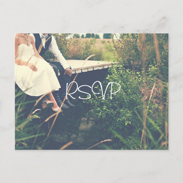Bride and Groom Nature Wedding RSVP mit Foto Einladungspostkarte (Vorderseite)