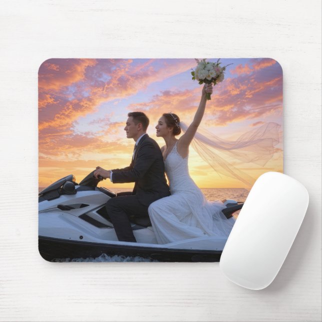 Bride and Groom on a Jet Ski Mousepad (Mit Mouse)