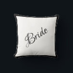 Bride Black Script Chic Wedding Kissen<br><div class="desc">Ein schönes bride schwarzes Drehbuch und getrimmtes Kissen für Ihre Zuhause. Ein tolles Duschgeschenk. Herzlichen Glückwunsch Geschenk wäre eine wunderbare Überraschung für die Braut. Gutes Hochzeitsgeschenk mit passendem Hochzeitskissen.</div>